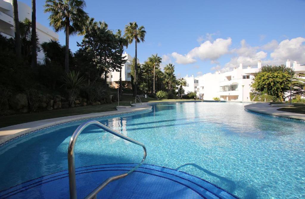 Estepona Golf Apartment ภายนอก รูปภาพ